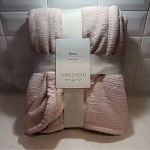 THRESHOLD TARGET LIGHT PINK THROW BLANKET 50x60 NEW NWT